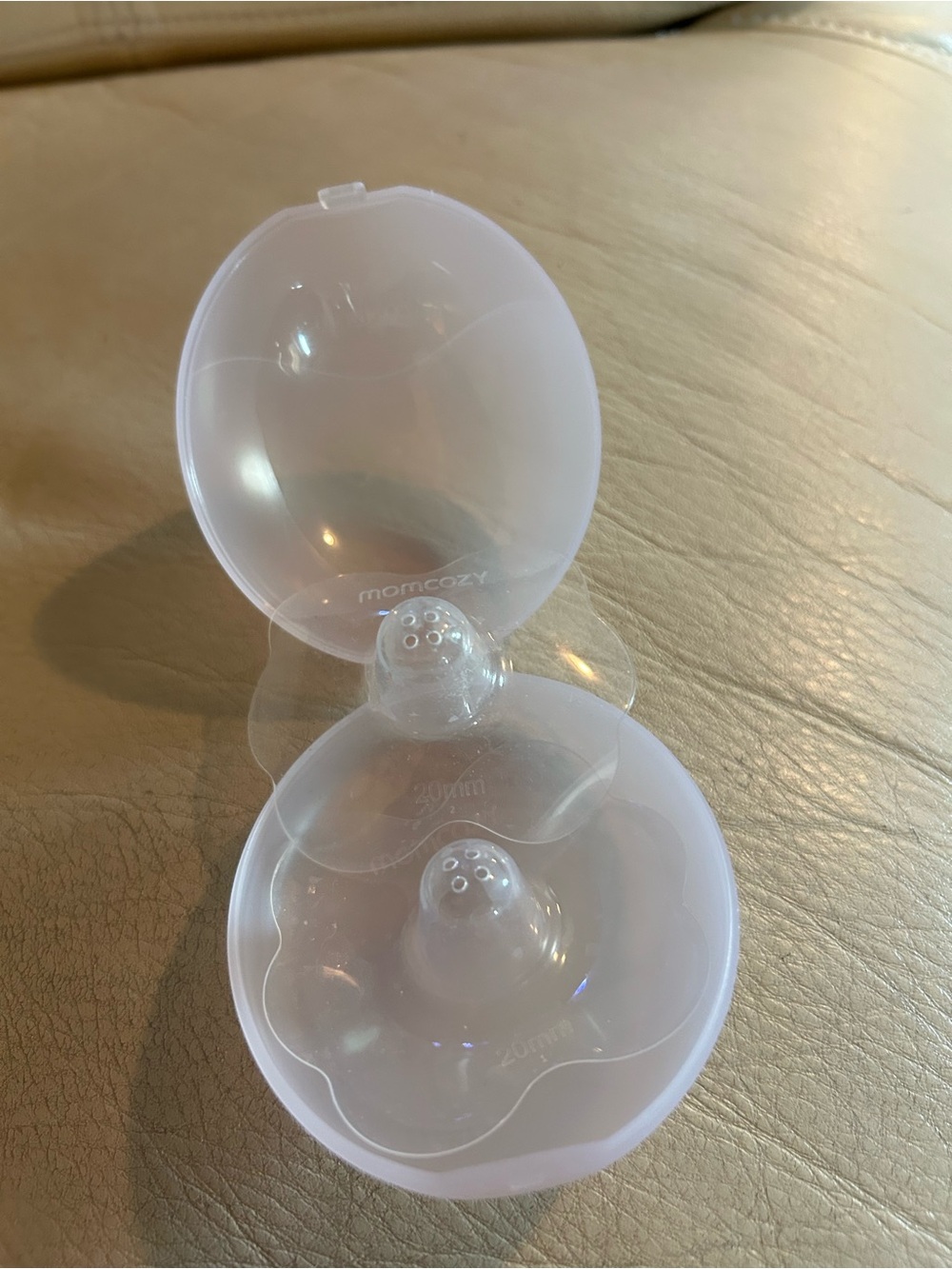 Momcozy 20mm Clear Silicone Nipple Shield Case with Twin Shields - Clear